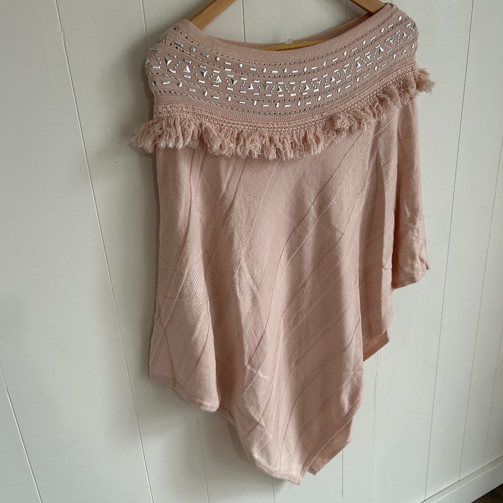 Beautiful Poncho - Picture 2 of 8